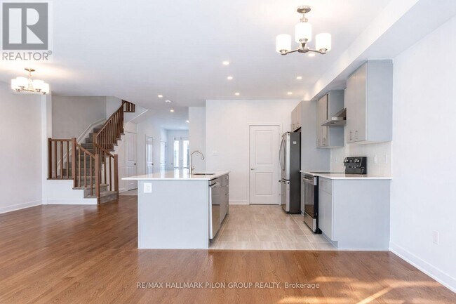 Photo - 327 Broadridge Cres