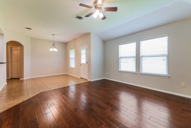 Photo - 2116 Meadow View Dr