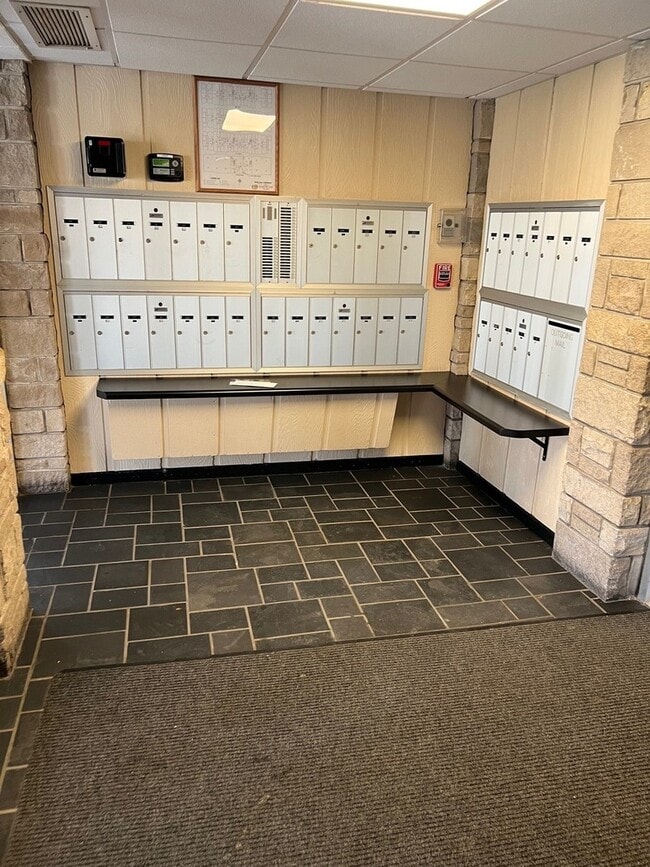 Photo - 2400 Windsor Mall Unit 2H