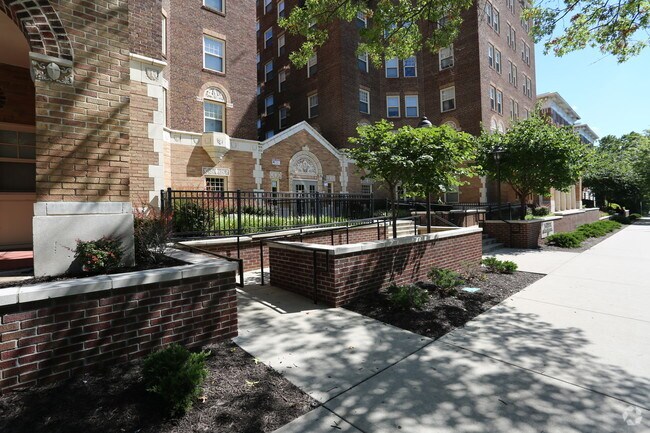 Bainbridge Apartments - Bainbridge Apartments