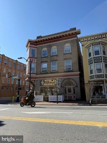 Building Photo - 104 W Main St Unit 33