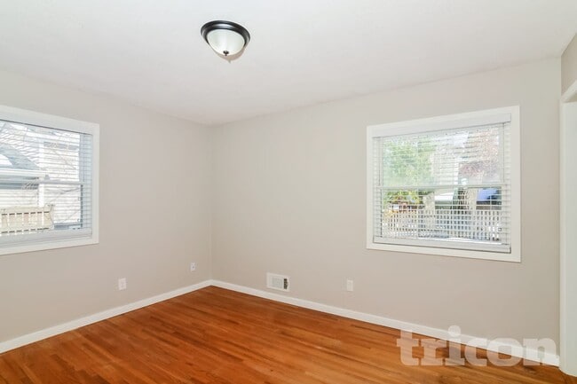 Photo - 1420 Boone Ave N