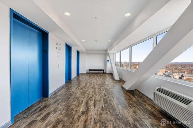 Photo - 110 Somerset St Unidad 2205