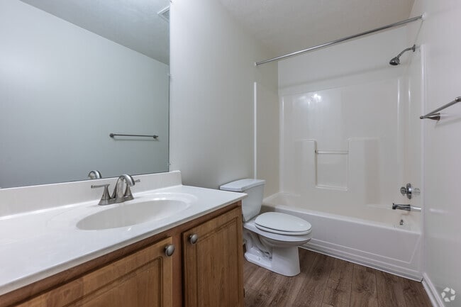 3BR, 3BA - 1,800SF - Bathroom - The Fairway