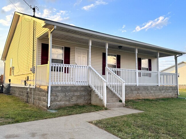 Photo - Single-Family in Oak Grove, KY--Deck and L...