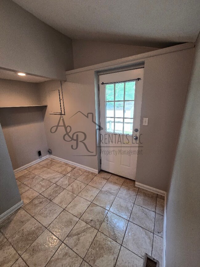 Photo - 408 W 4th St