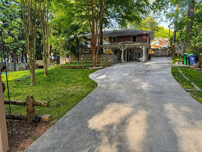 Photo - 1596 Deer Park Rd NE