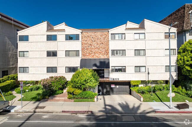 Photo - 5325 Lindley Ave