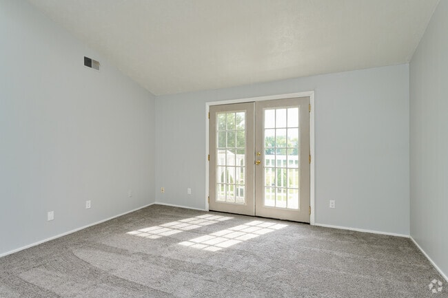 1 BR, 1 BA - 750SF Living room. - Springlake Apartments & Townhouses