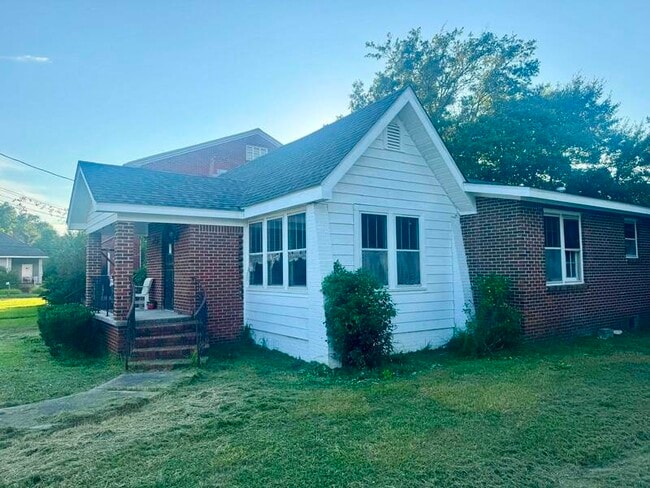 Photo - 1704 Church St