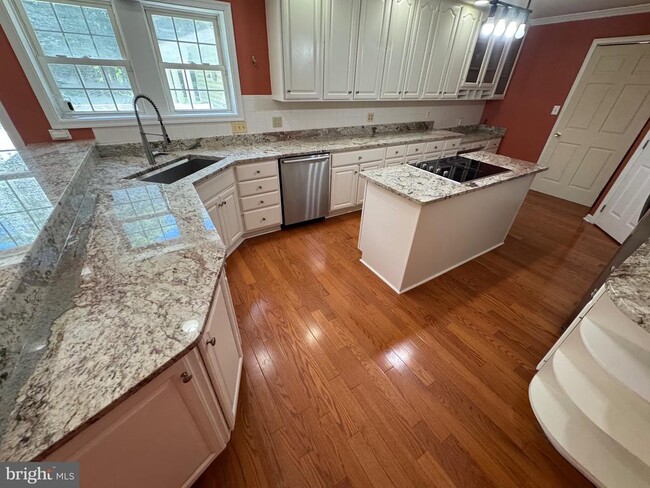 Photo - 317 W Seminary Ave