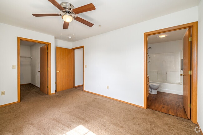 2BR, 2BA - 1,100SF - Primary Bedroom
