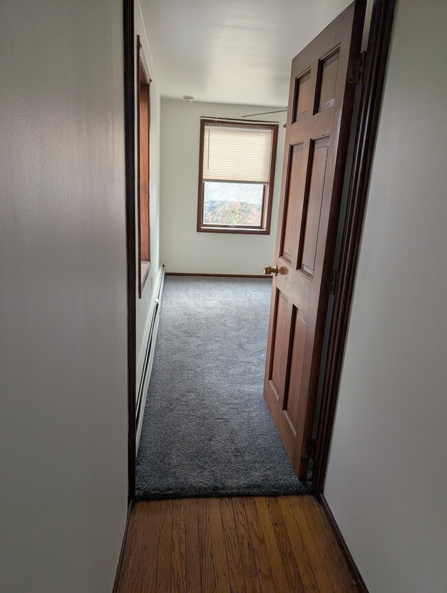 Bedroom Hall - 3901 James St Unit 6