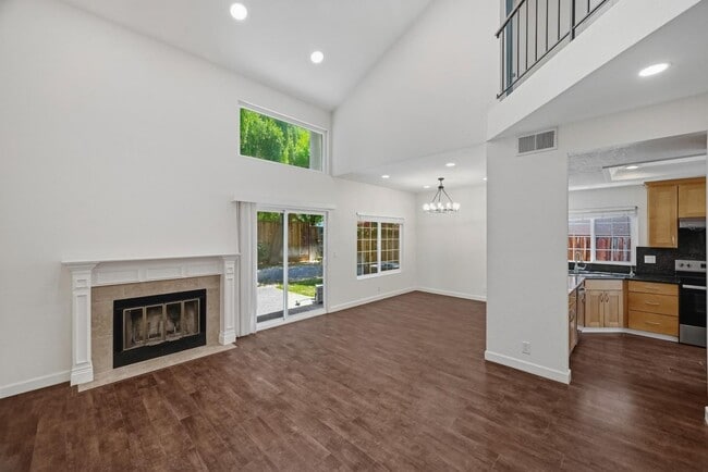 Building Photo - 1286 Crestpoint Dr