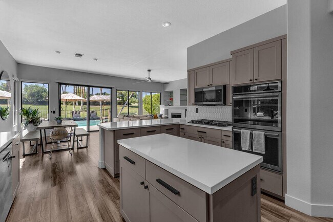 93 N Kavenish Dr