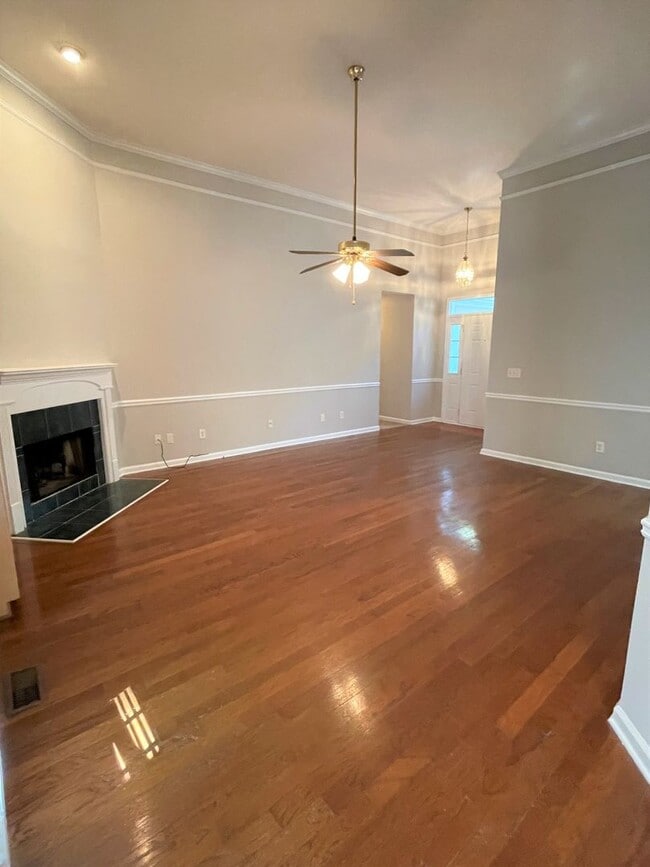 Photo - 127 Meadow Creek Dr