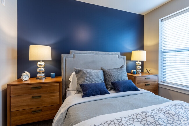 2BR, 2BA - 853SF B1- Master Bedroom