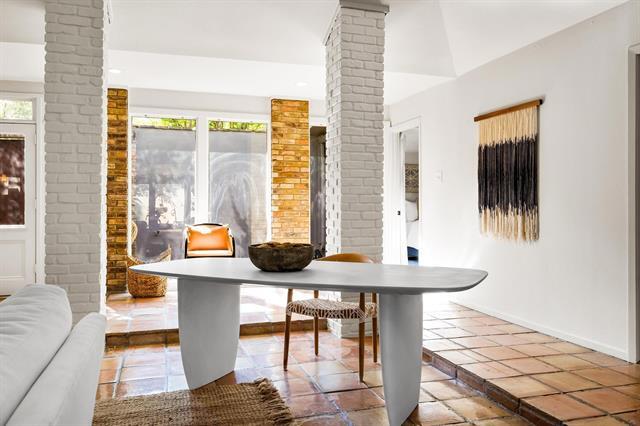 Photo - 4338 Travis St