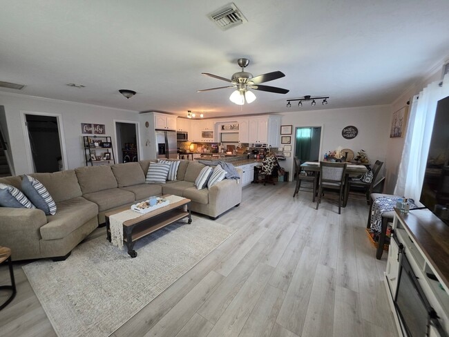 5980 Woodwind Ct