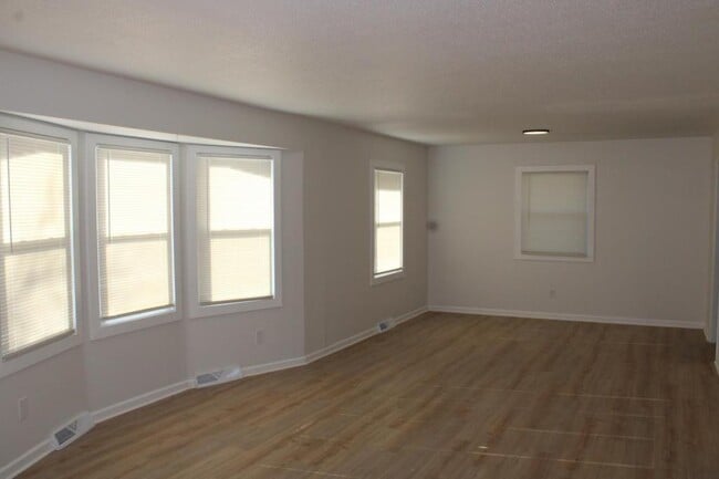 Photo - 18008 E 27 St S