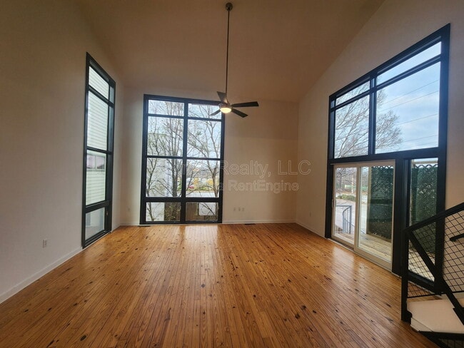 Photo - 1282 MacKintosh pknw