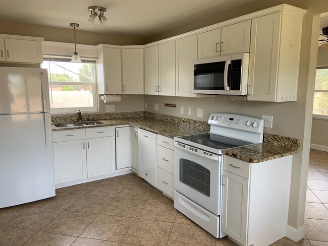 Photo - 305 N 3rd St Unit Apartment B