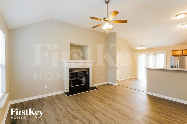 Photo - 112 SADDLESTONE Ct S