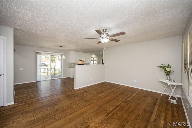 Photo - 1060 Kingsbrook Ln