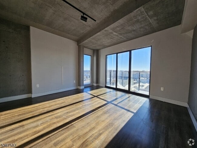 Building Photo - 60 Elm St Rental