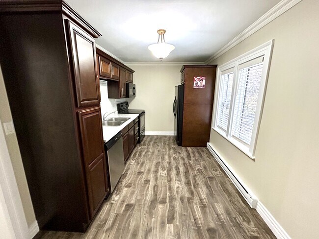 Photo - 96 Springdale St