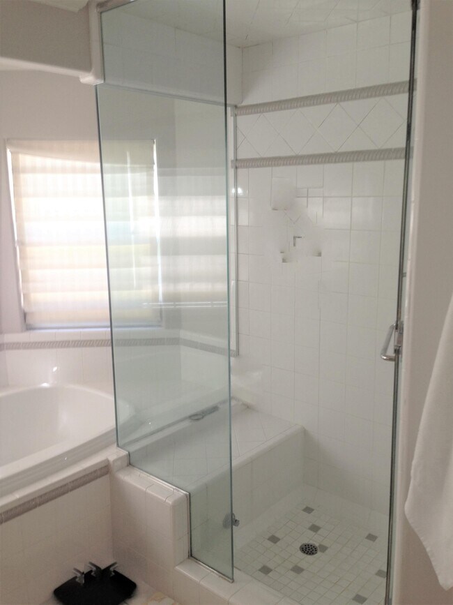 Photo - 1069 Cherry Ave