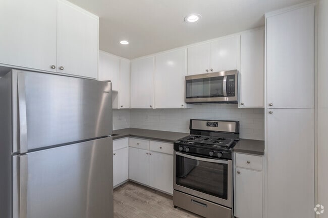 2 BR, 1 BA - 650 SF - The Village