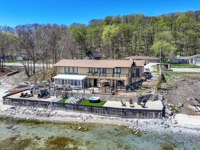 Building Photo - 7345 S West Bay Shore Dr