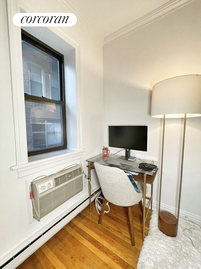 Photo - 429 W 24 St