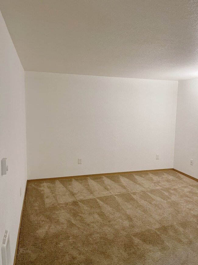 Photo - Newly Renovated Building in Lake Oswego-Large 2 Bedroom Coming Soon!! Unit 4