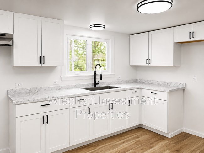 Photo - 201 S Blackhoof St