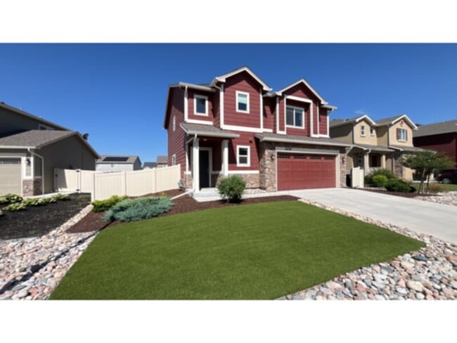 Building Photo - Stunning two story home in Fountain!