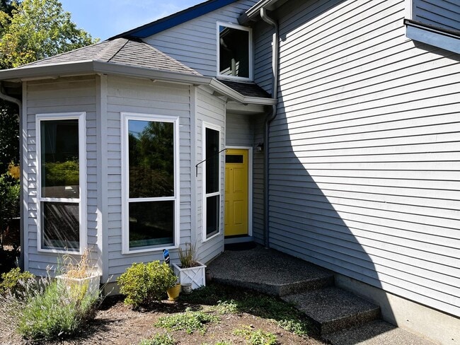 Photo - Bright & Spacious 3-Bedroom Home – Ideal f...