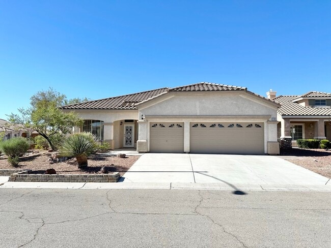 Building Photo - Single Story with 3 Car Garage & No HOA