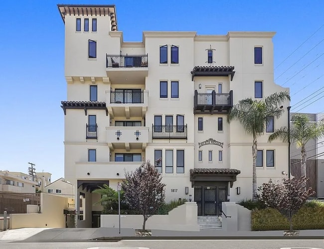 Classic and contemporary two-story townhou... - Classic and contemporary two-story townhou... House