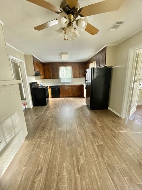 Photo - 409 Currie St