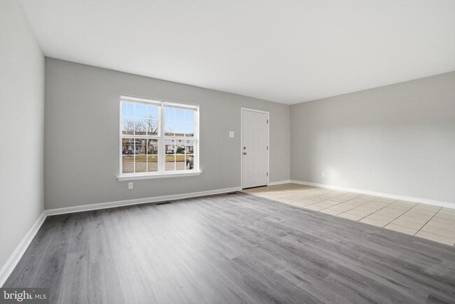 Photo - 33 Milstone Ct