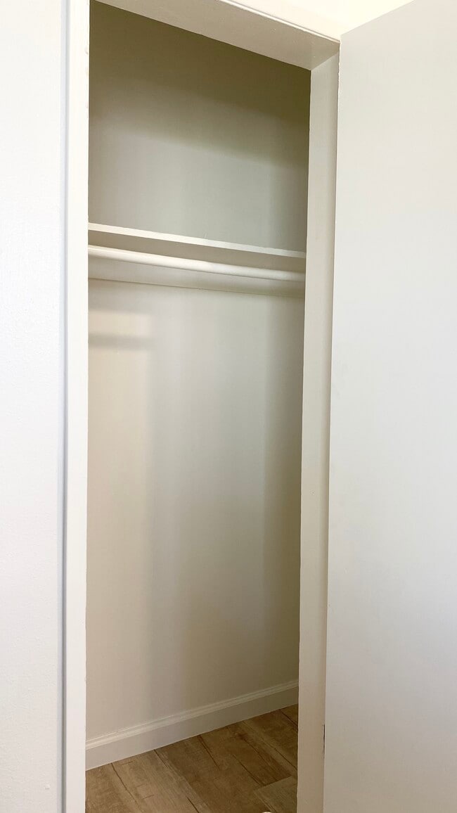 Disposición de soltero - Studio Village Apartments