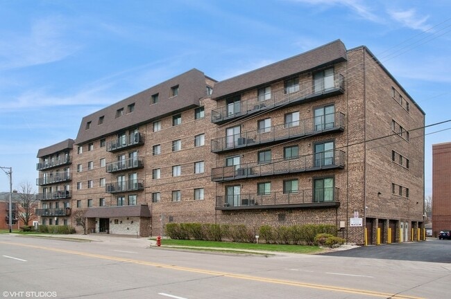 Building Photo - 960 S River Rd Unit 412