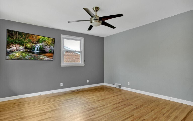 7618 Lexington Ave