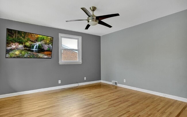 Photo - 7618 Lexington Ave