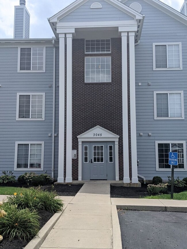Building Photo - AVAILABLE NOW- Convenient 2 Bed/2 Full Bath Condo in Beavercreek! Unit 206