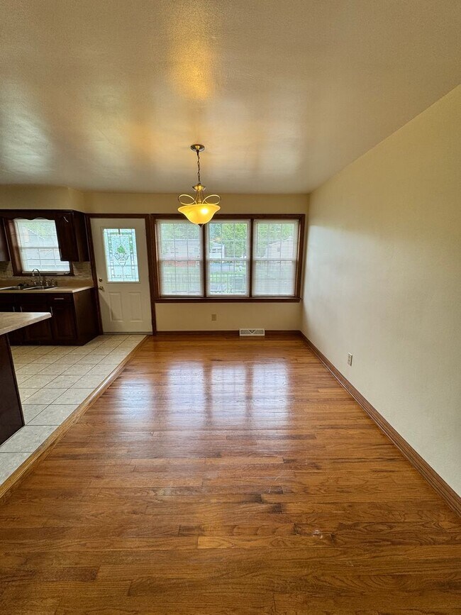 5001 Sampson Dr