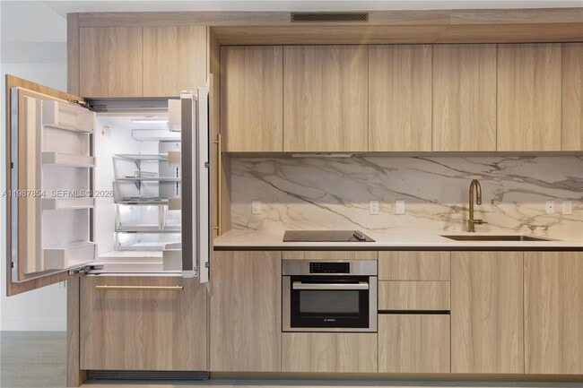 Photo - 77 SE 5th St Unidad 1808