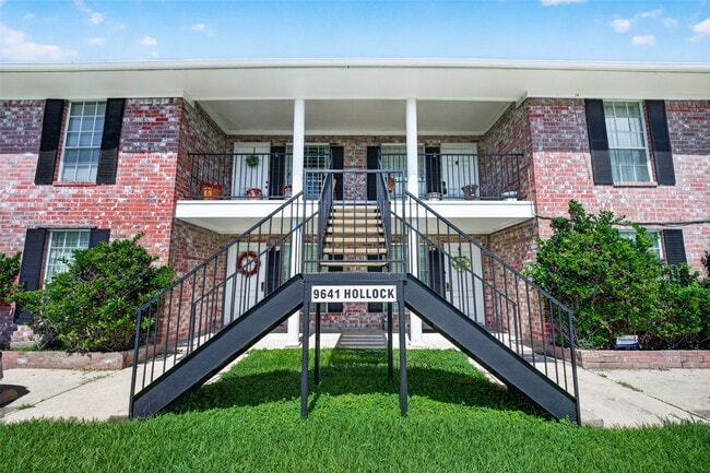 Building Photo - 9641 Hollock St Unit 4
